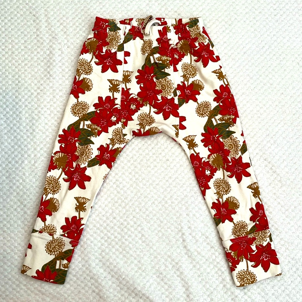 5Y Kate Quinn organic cotton poinsettia printed panda pants